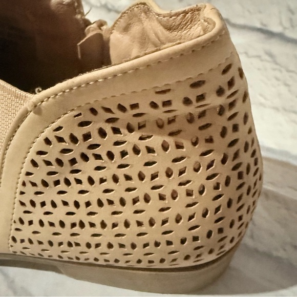 EVSIE Beige Footwear - Picture 2 of 6